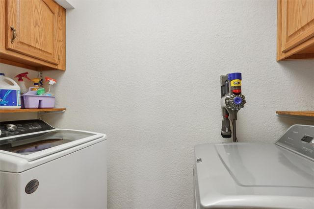 2002 Maple Circle, West Des Moines, IA 50265