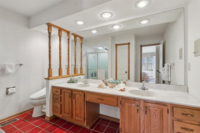 2002 Maple Circle, West Des Moines, IA 50265