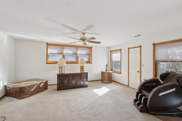 2002 Maple Circle, West Des Moines, IA 50265