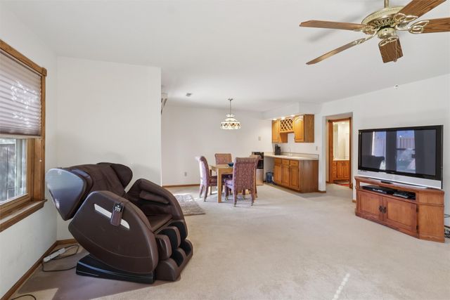 2002 Maple Circle, West Des Moines, IA 50265