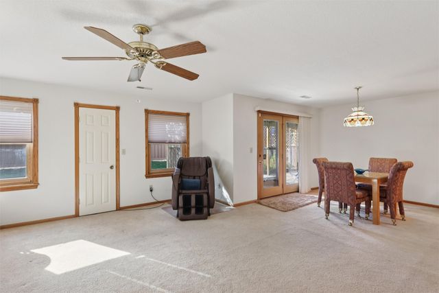 2002 Maple Circle, West Des Moines, IA 50265