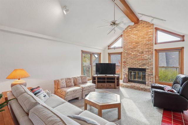 2002 Maple Circle, West Des Moines, IA 50265