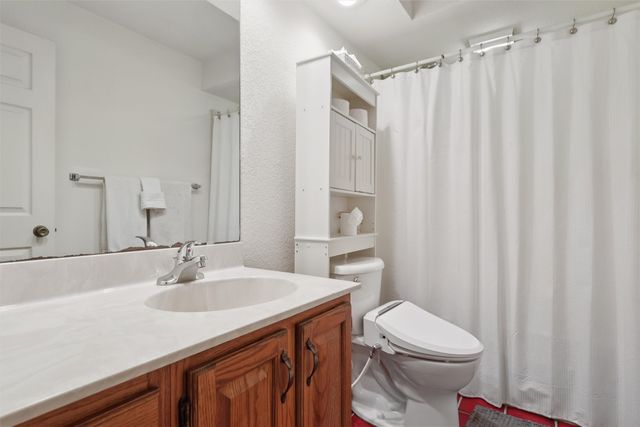 2002 Maple Circle, West Des Moines, IA 50265