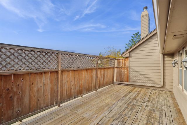 2002 Maple Circle, West Des Moines, IA 50265