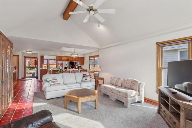 2002 Maple Circle, West Des Moines, IA 50265