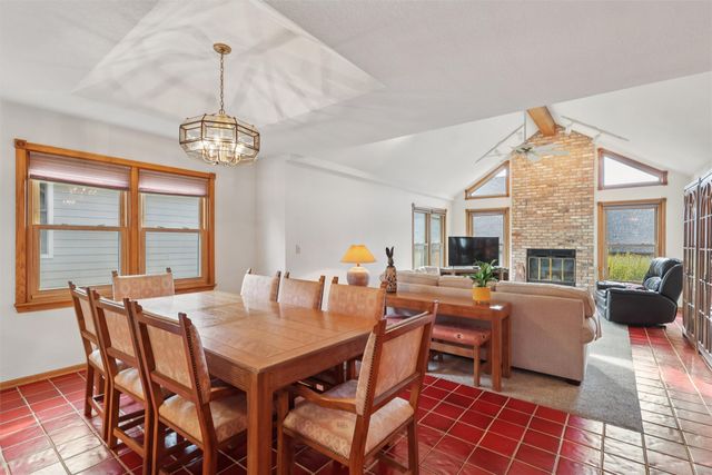 2002 Maple Circle, West Des Moines, IA 50265