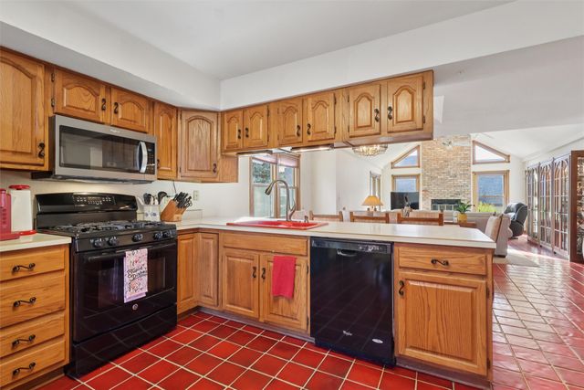 2002 Maple Circle, West Des Moines, IA 50265