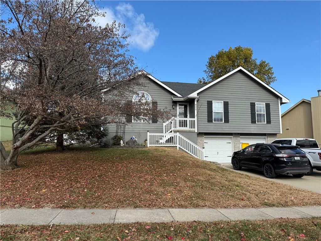 900 NE 194th Terrace, Smithville, MO 64089