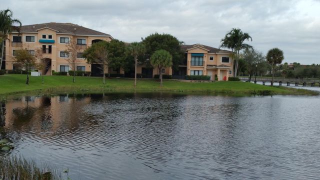 2807 VERONIA Drive 107, Palm Beach Gardens, FL 33410