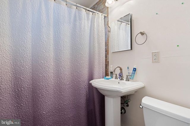 18 W REDMONT RD, Wilmington, DE 19804