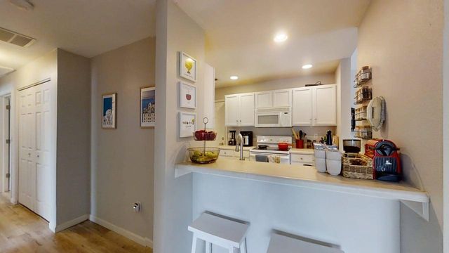 2404 Windward Boulevard 201, Champaign, IL 61821