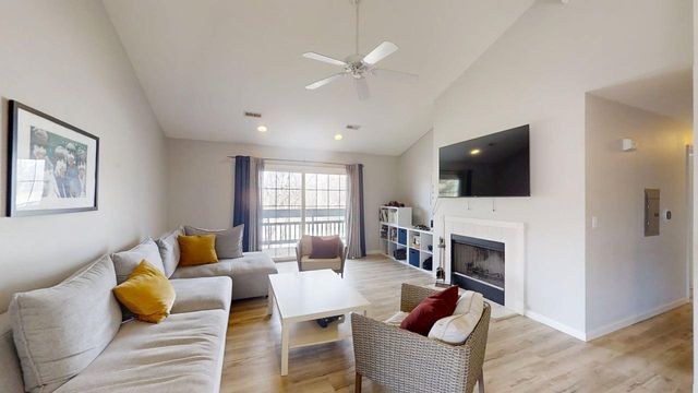 2404 Windward Boulevard 201, Champaign, IL 61821