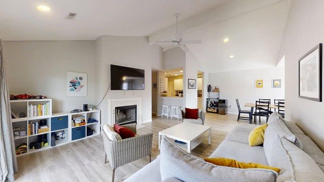 2404 Windward Boulevard 201, Champaign, IL 61821