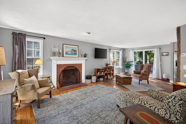 11 Burbank Street, Sandwich, MA 02563