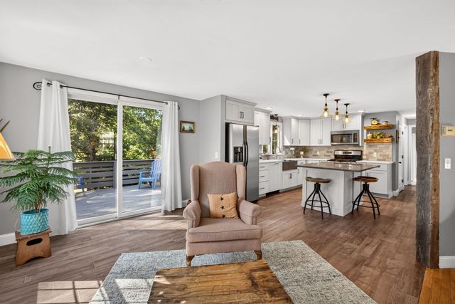 11 Burbank Street, Sandwich, MA 02563