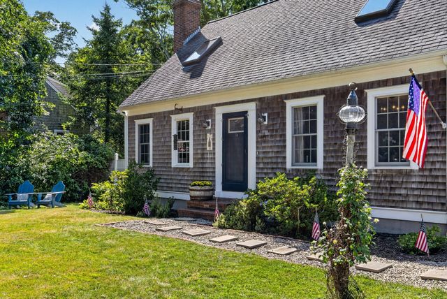 11 Burbank Street, Sandwich, MA 02563