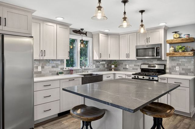 11 Burbank Street, Sandwich, MA 02563