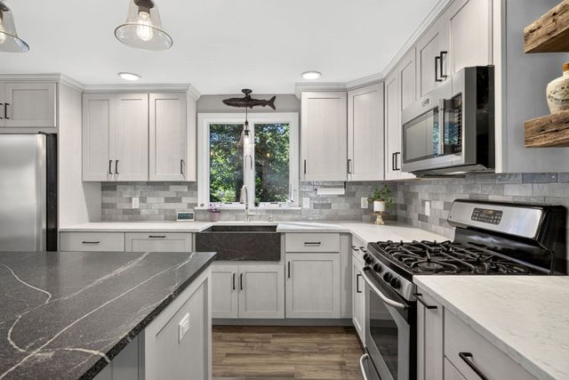 11 Burbank Street, Sandwich, MA 02563