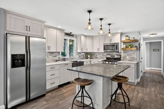 11 Burbank Street, Sandwich, MA 02563
