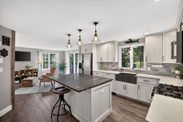 11 Burbank Street, Sandwich, MA 02563