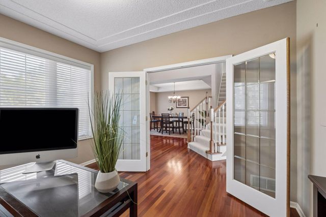15016 Viewcrest Lane, Burnsville, MN 55306