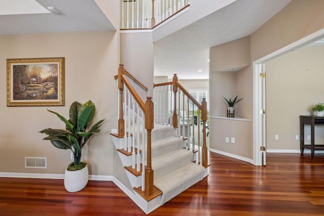 15016 Viewcrest Lane, Burnsville, MN 55306