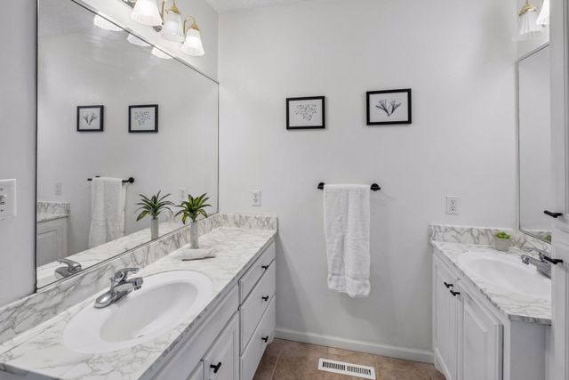 15016 Viewcrest Lane, Burnsville, MN 55306