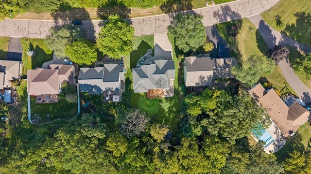 15016 Viewcrest Lane, Burnsville, MN 55306