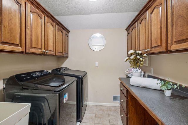 15016 Viewcrest Lane, Burnsville, MN 55306