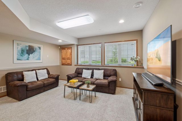 15016 Viewcrest Lane, Burnsville, MN 55306