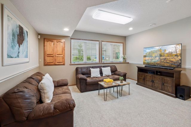 15016 Viewcrest Lane, Burnsville, MN 55306