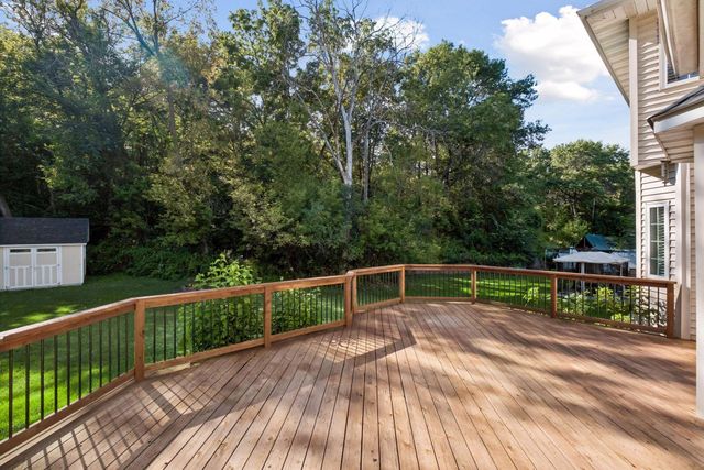 15016 Viewcrest Lane, Burnsville, MN 55306