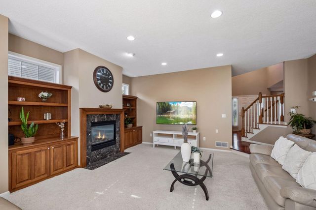 15016 Viewcrest Lane, Burnsville, MN 55306