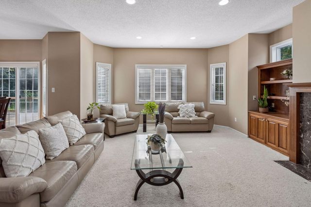 15016 Viewcrest Lane, Burnsville, MN 55306