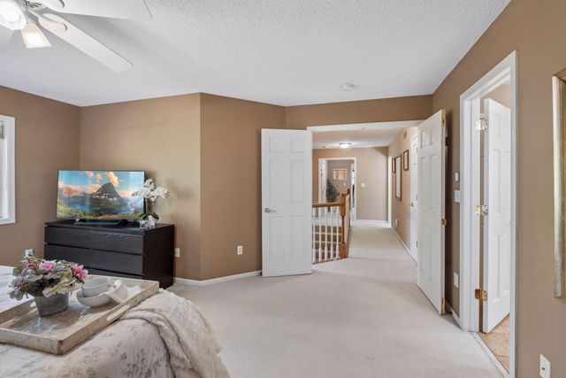 15016 Viewcrest Lane, Burnsville, MN 55306