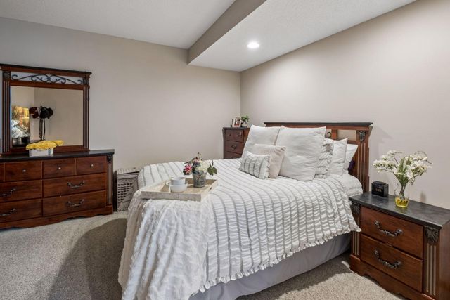 15016 Viewcrest Lane, Burnsville, MN 55306