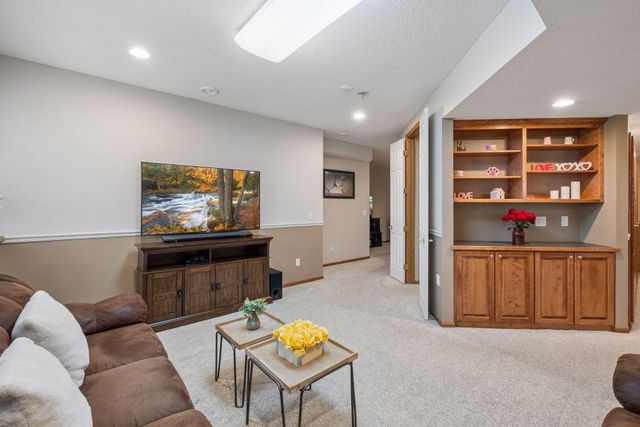 15016 Viewcrest Lane, Burnsville, MN 55306