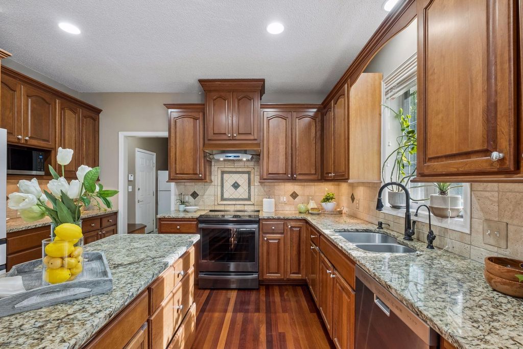 15016 Viewcrest Lane, Burnsville, MN 55306 — photo 2