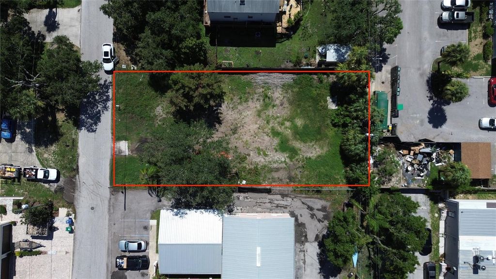 Image 12 of property listing at 4813 W FLAMINGO ROAD, Tampa, FL 33611