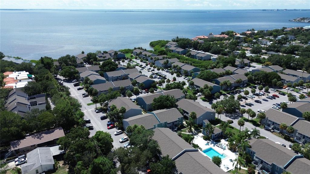 Image 10 of property listing at 4813 W FLAMINGO ROAD, Tampa, FL 33611