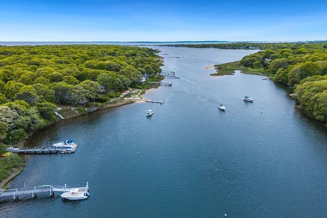 29 Seaview Dr, Falmouth, MA 02536