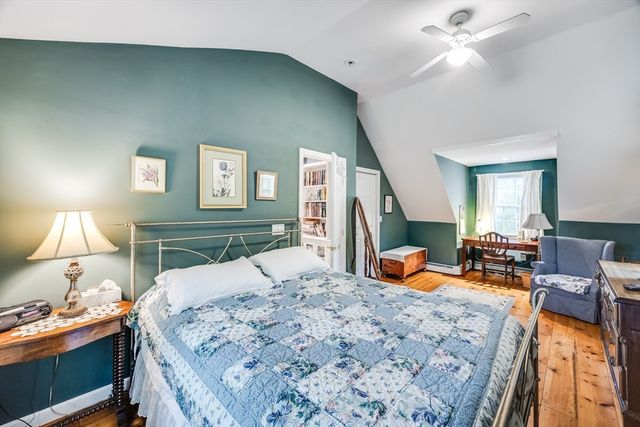 29 Seaview Dr, Falmouth, MA 02536
