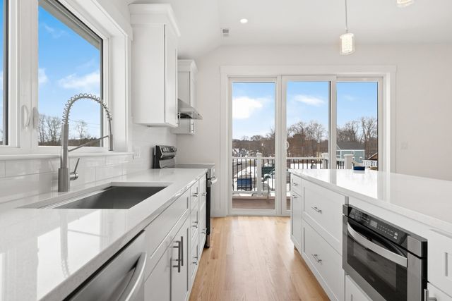 2 Old County Rd 6, Salisbury, MA 01952