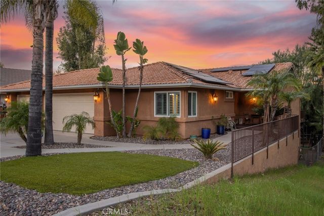 30520 Cinnamon Teal, Canyon Lake, CA 92587