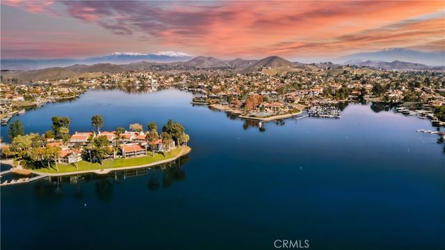 30520 Cinnamon Teal, Canyon Lake, CA 92587