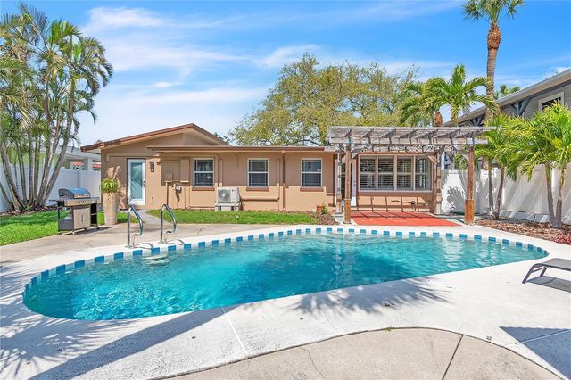 340 81ST AVENUE, St Pete Beach, FL 33706