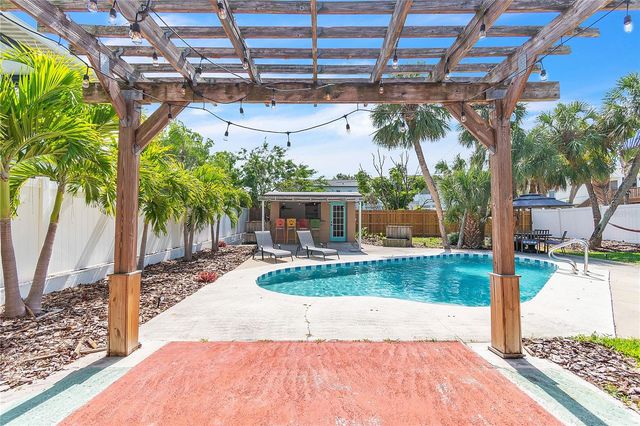 340 81ST AVENUE, St Pete Beach, FL 33706