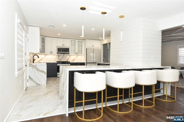 28 Overlook Road, Saddle River, NJ 07458