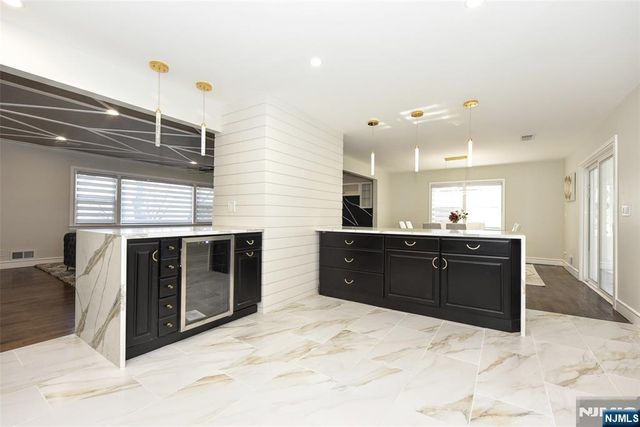 28 Overlook Road, Saddle River, NJ 07458