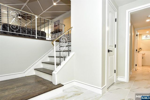 28 Overlook Road, Saddle River, NJ 07458